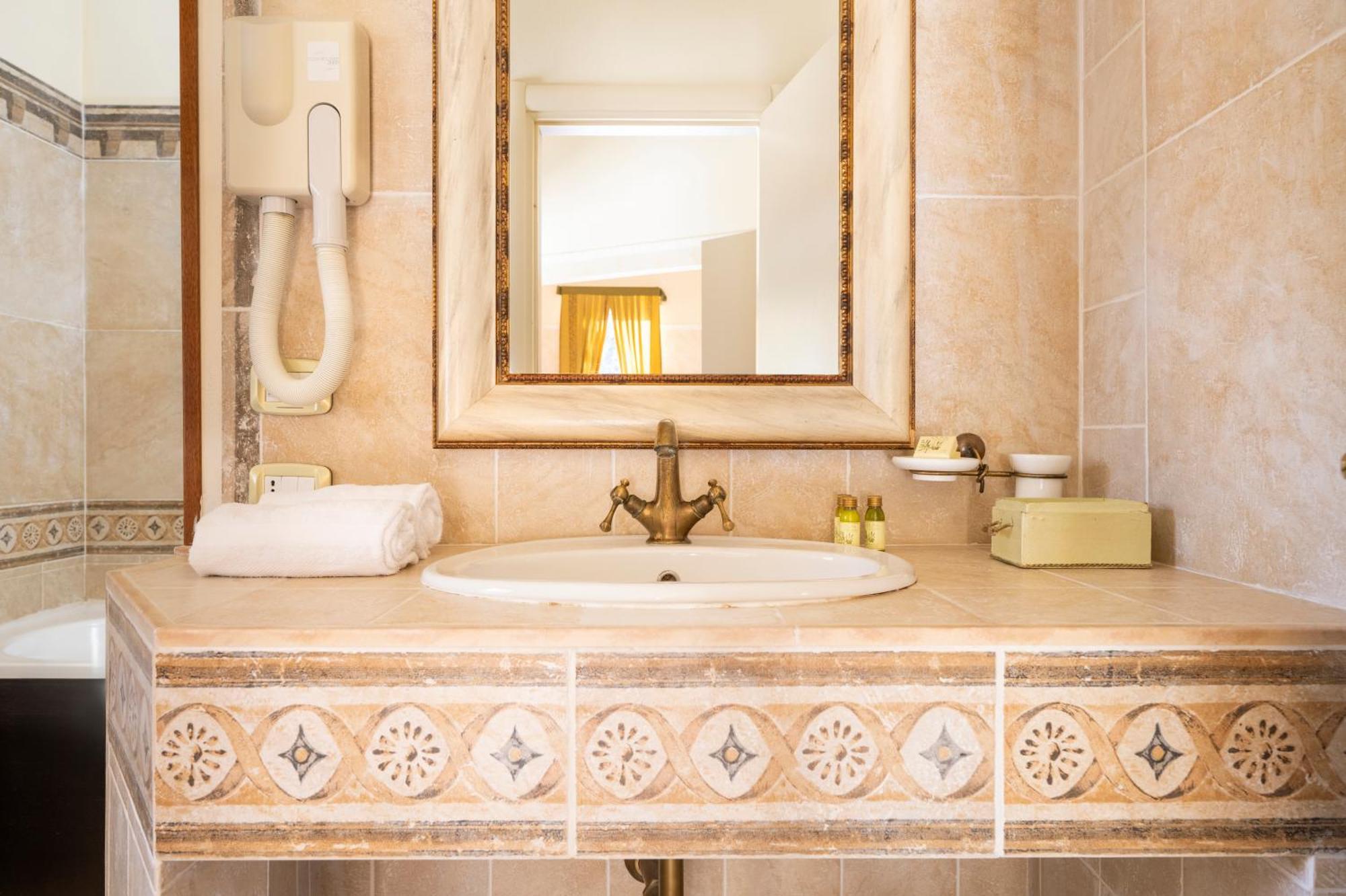 Готель Relais Parco Dei Cavalieri Assisi Petrignano Екстер'єр фото